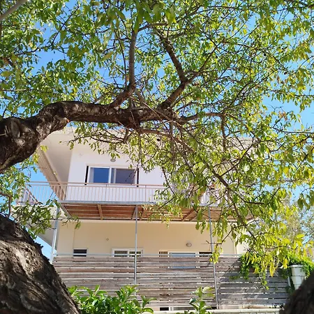 Nereids Apartments-pronoe *