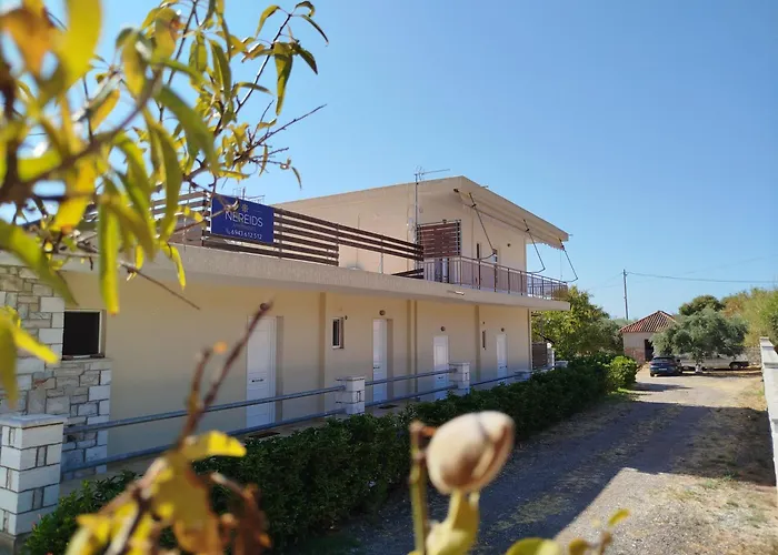 Nereids Apartments-pronoe *