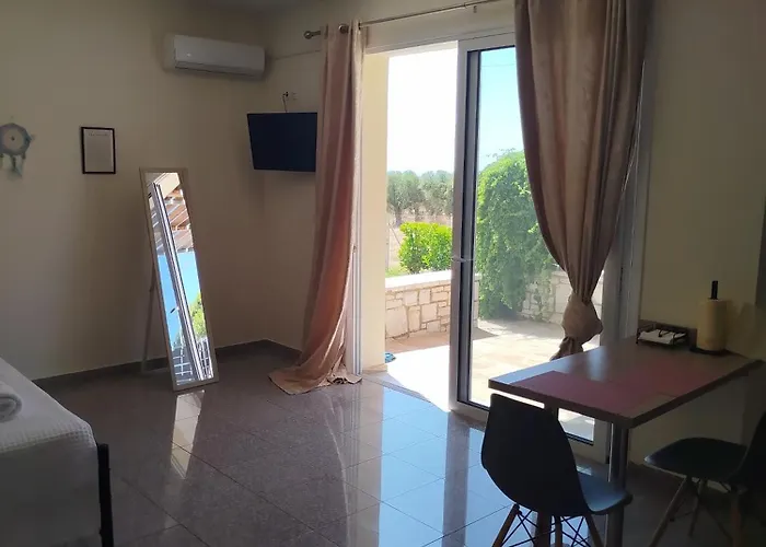 Nereids Apartments-pronoe Petalídhion