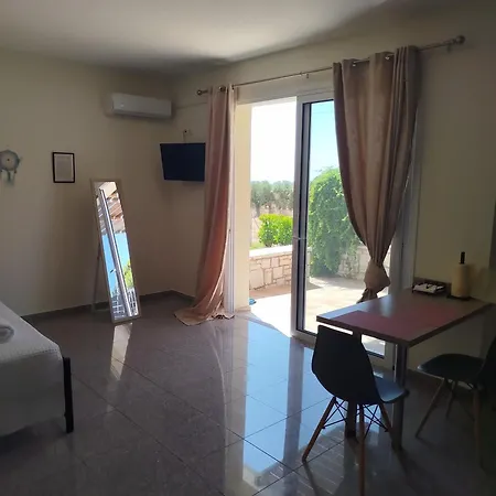 Nereids Apartments-pronoe Petalídhion