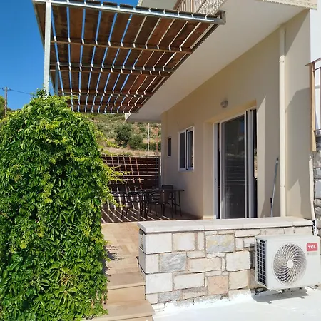 Nereids Apartments-pronoe Apartamento *